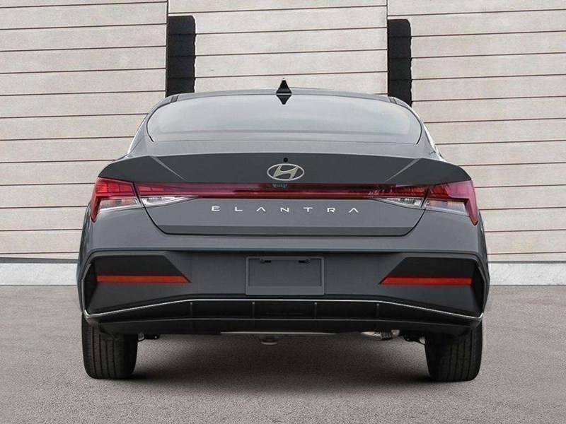 2026 Hyundai Elantra Luxury IVT