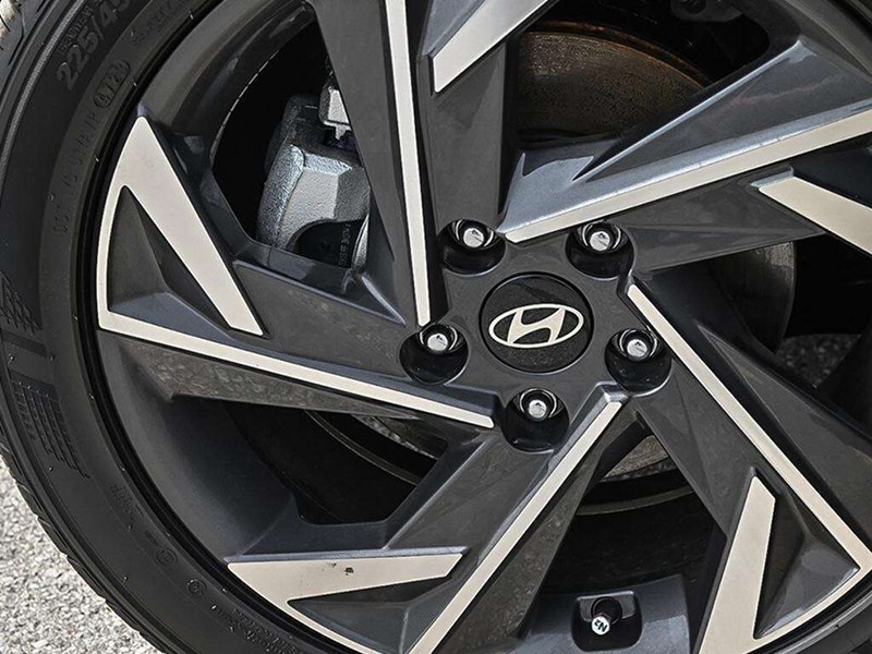 2026 Hyundai Elantra Luxury IVT