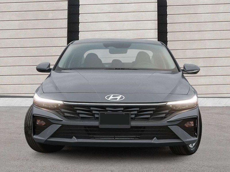 2026 Hyundai Elantra Luxury IVT