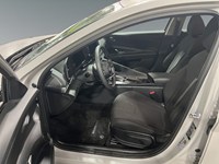 2025 Hyundai Elantra Essential IVT