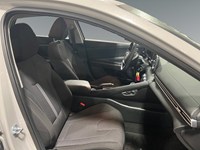 2025 Hyundai Elantra Essential IVT