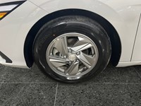 2025 Hyundai Elantra Essential IVT