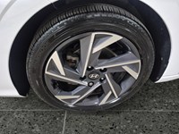 2025 Hyundai Elantra HEV Luxury DCT