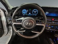 2025 Hyundai Elantra HEV Luxury DCT