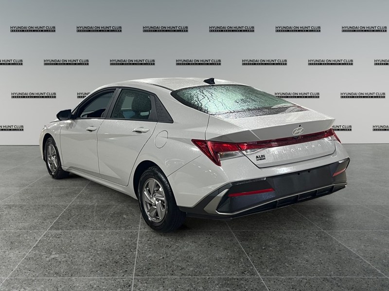 2025 Hyundai Elantra Essential IVT