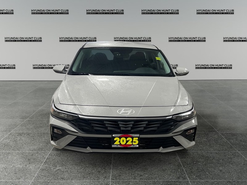 2025 Hyundai Elantra Essential IVT