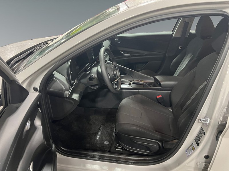 2025 Hyundai Elantra Essential IVT