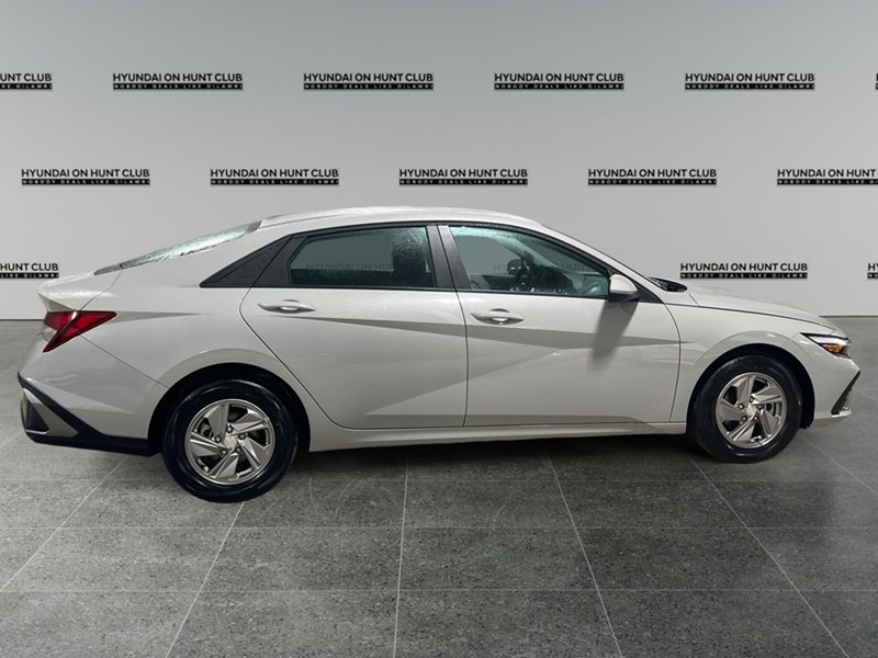 2025 Hyundai Elantra Essential IVT