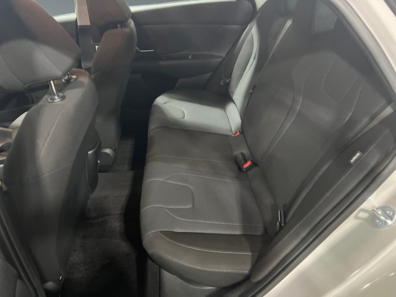2025 Hyundai Elantra Essential IVT