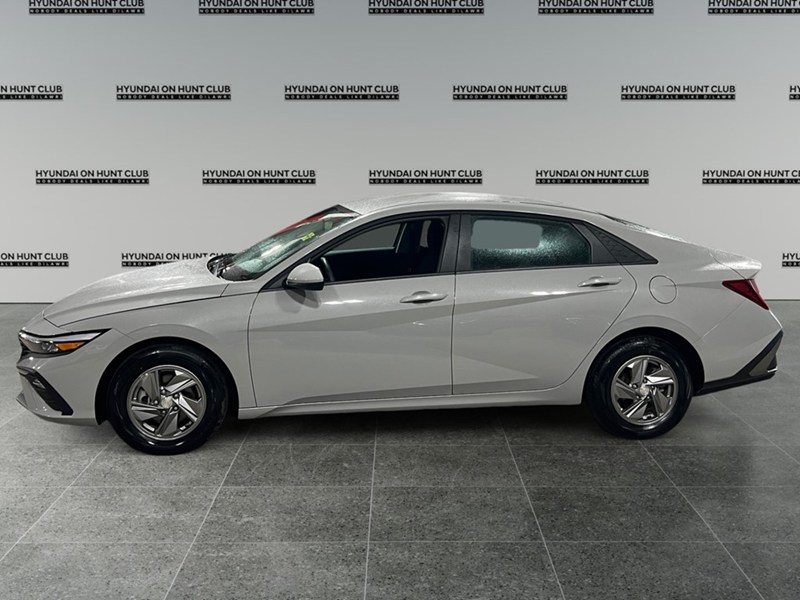 2025 Hyundai Elantra Essential IVT