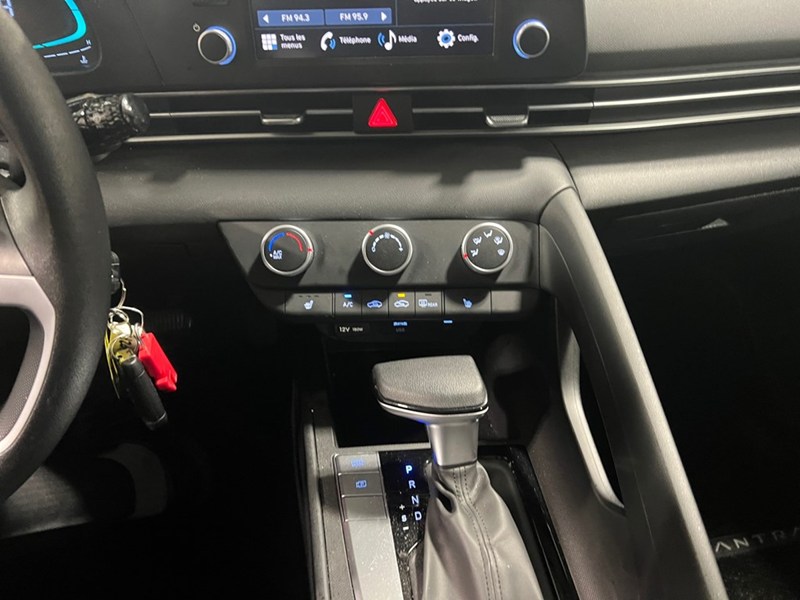 2025 Hyundai Elantra Essential IVT