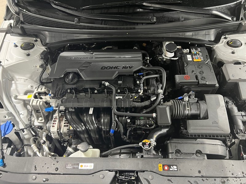 2025 Hyundai Elantra Essential IVT