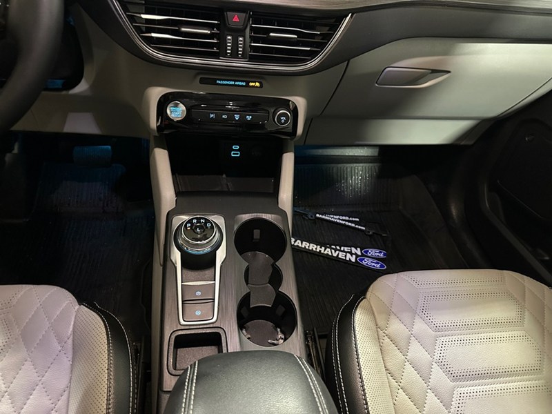 2023 Ford Escape Platinum AWD HYBRID