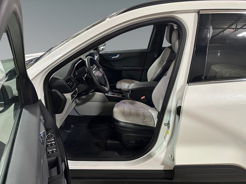 2023 Ford Escape Platinum AWD HYBRID