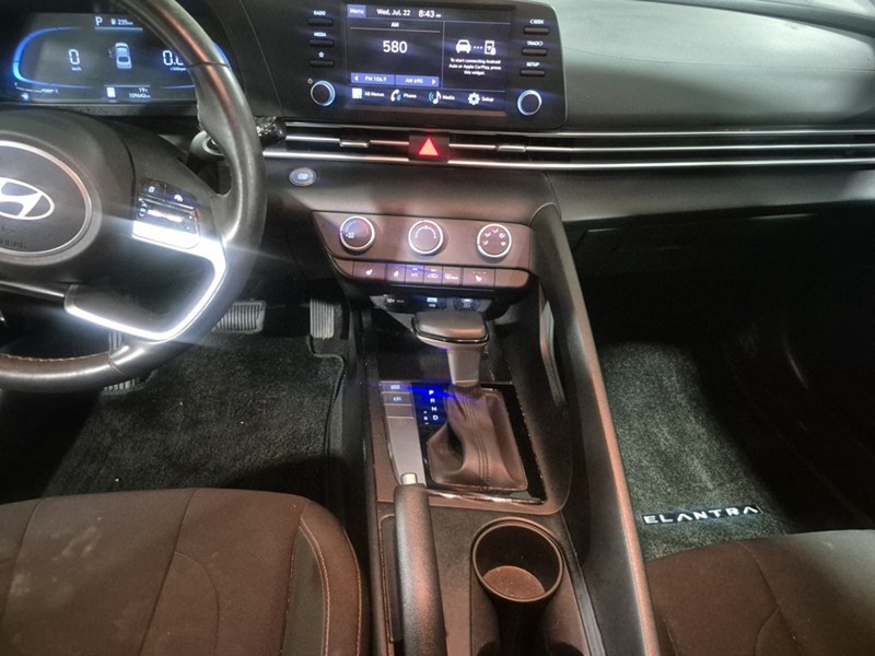 2024 Hyundai Elantra Preferred IVT