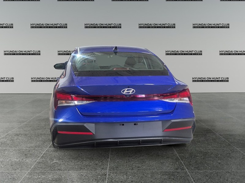 2024 Hyundai Elantra Preferred IVT