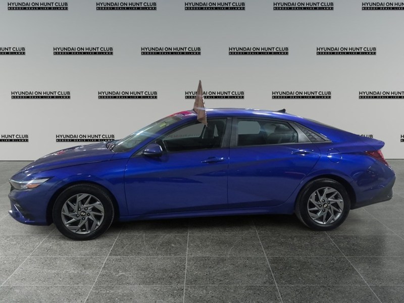 2024 Hyundai Elantra Preferred IVT