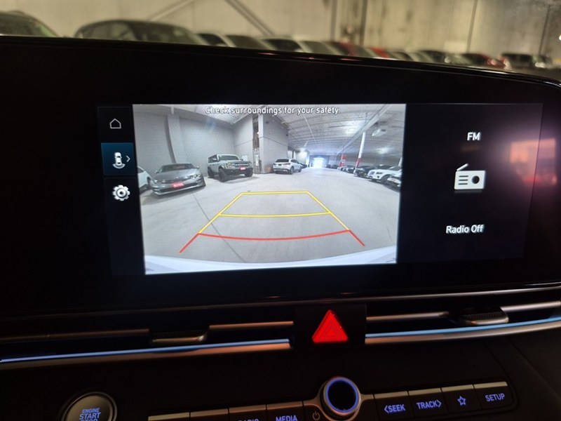 2025 Hyundai Elantra HEV Luxury DCT
