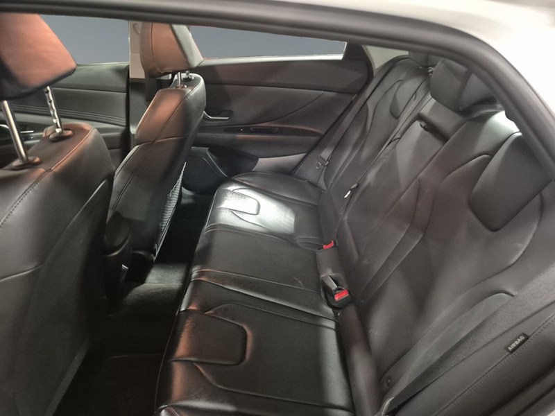 2025 Hyundai Elantra HEV Luxury DCT