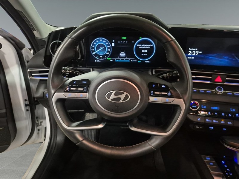2025 Hyundai Elantra HEV Luxury DCT