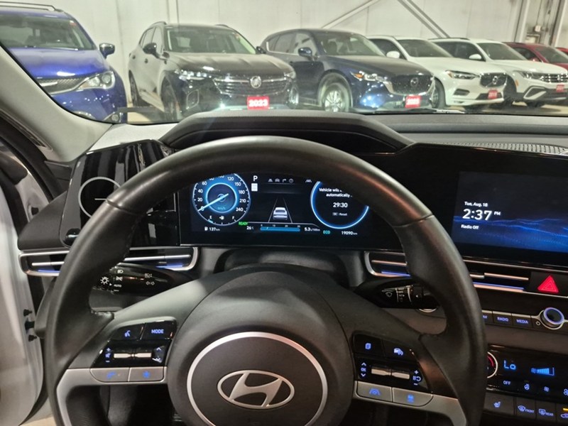 2025 Hyundai Elantra HEV Luxury DCT