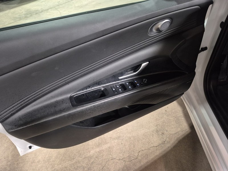 2025 Hyundai Elantra HEV Luxury DCT