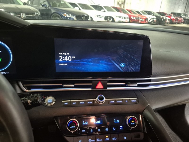 2025 Hyundai Elantra HEV Luxury DCT