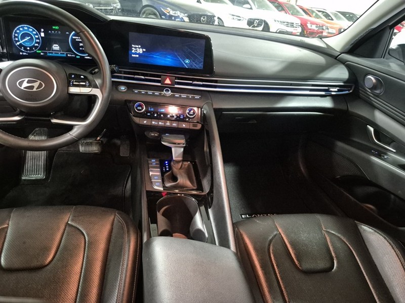 2025 Hyundai Elantra HEV Luxury DCT