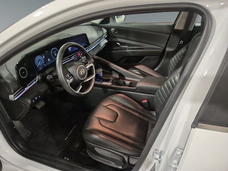 2025 Hyundai Elantra HEV Luxury DCT