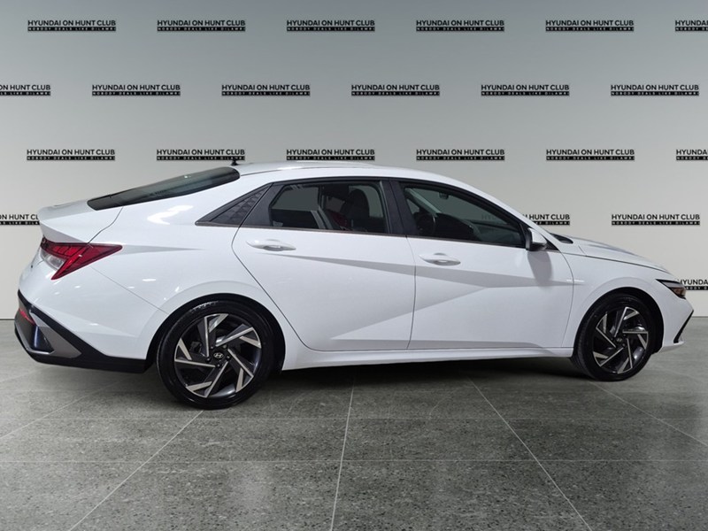 2025 Hyundai Elantra HEV Luxury DCT